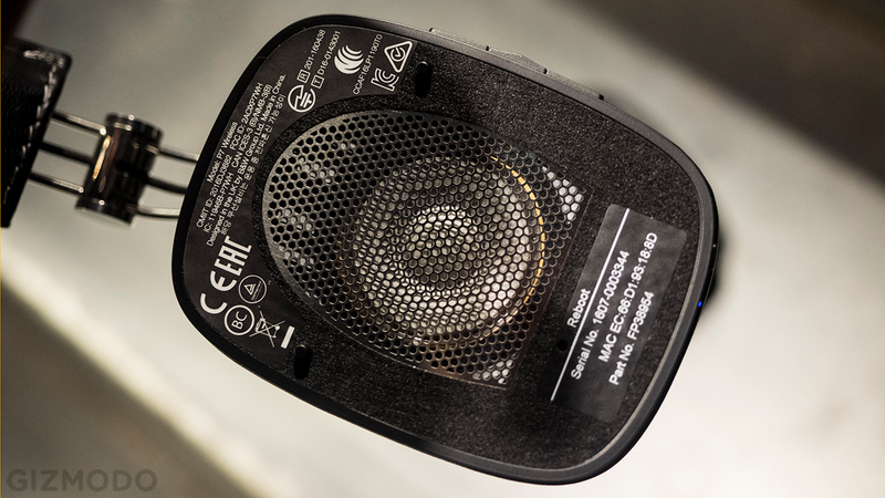 The 40mm drivers are practically inside your ears and pump out hifi-quality sound with impressive clarity.